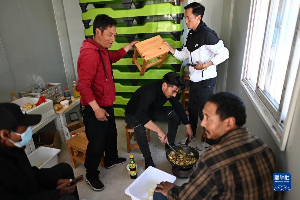 欢迎您大红鹰